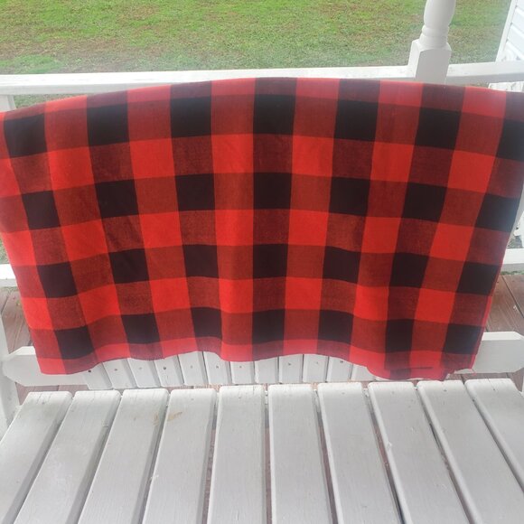 Maasai Shuka Blanket worn by Maasai Warriors - Picture 2 of 3